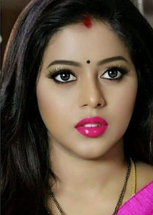 glossy lipstick