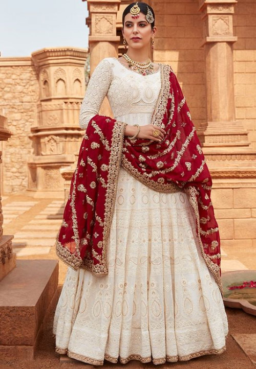 White Kurti And Maroon Dupatta