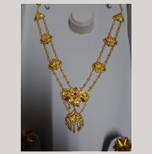 Chain And Pendant Style Gold Necklace