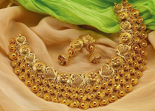 Circular And Heart Shape Choker Necklace