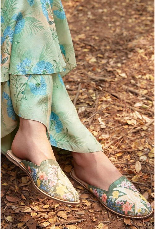 Flat Footwear