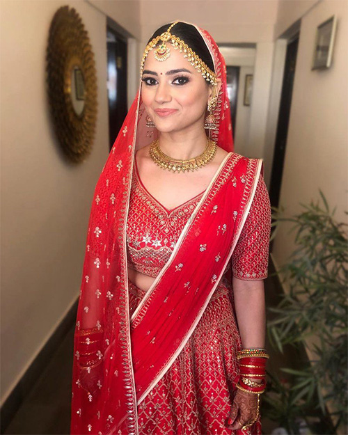 matte makeup look for red lehenga