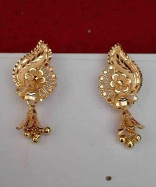 6 Short Gold Earrings