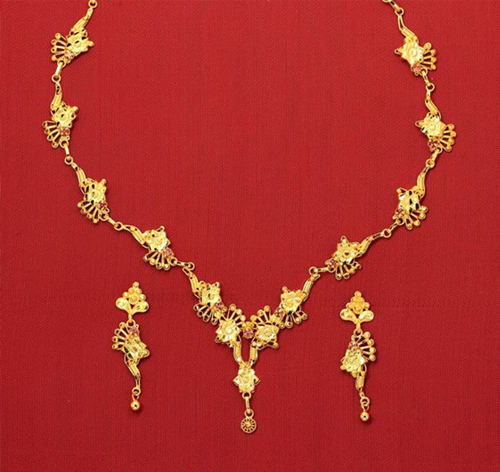 Light Weight Gold Necklace With Earrings