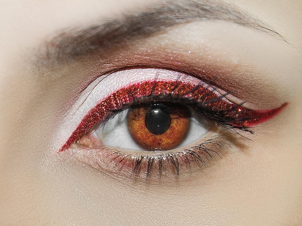 red color eyeliner